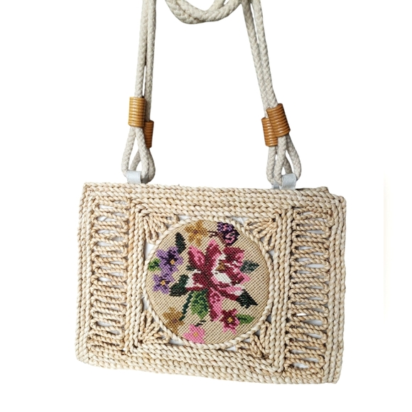 Straw Braided Floral Square Tote Bag in Ivory Woven Beach Shoulder Bag - Picture 2 of 12